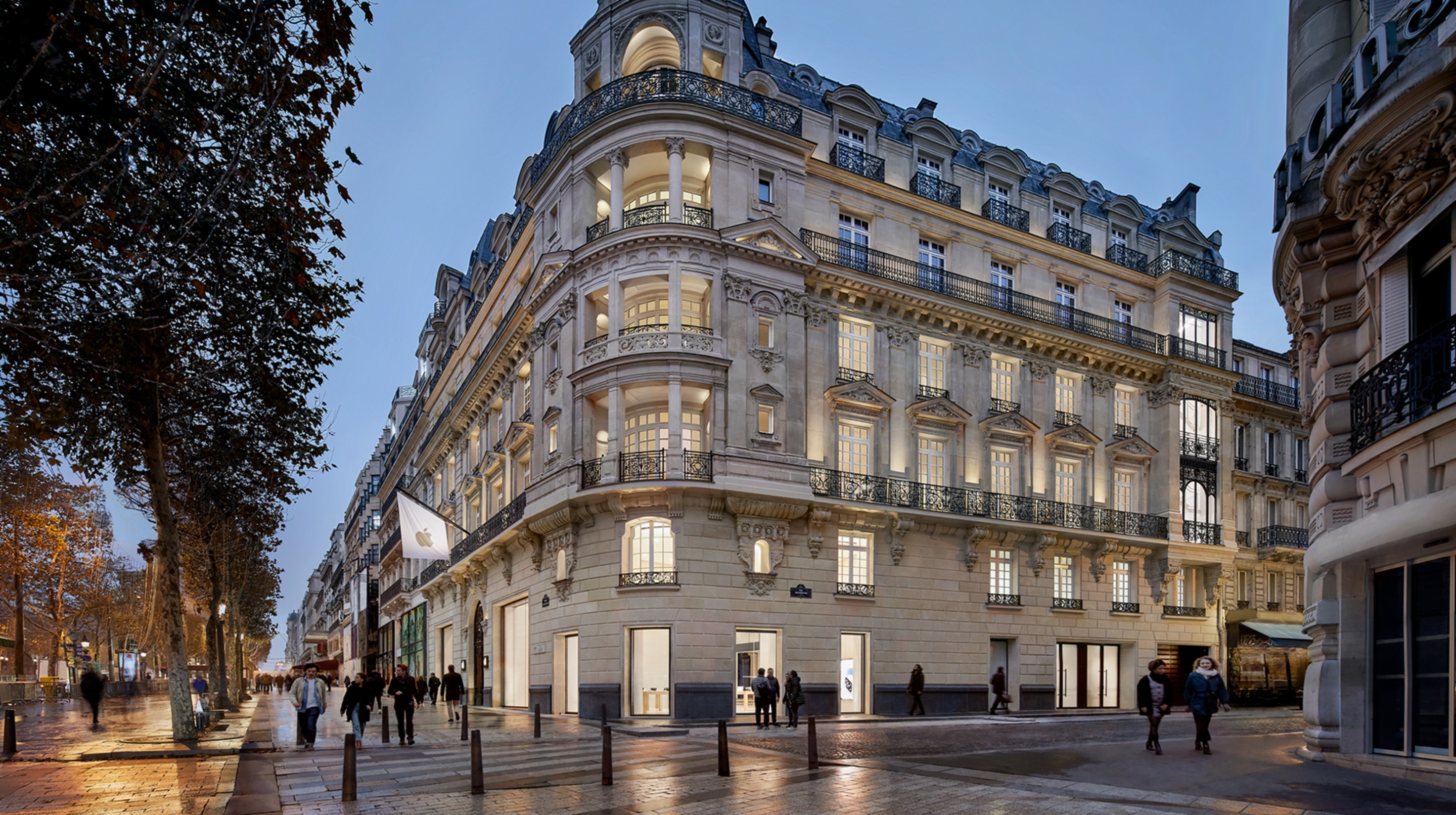 Apple في Champs-Élysées بباريس، الشانزليزيه