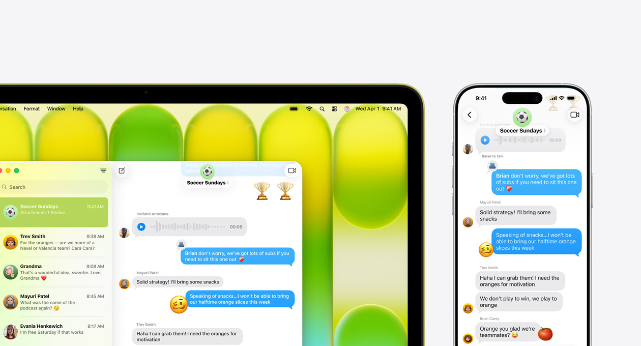 MacBook Neo i färgen citrus, på skärmen visas en gruppchatt i Meddelanden med titeln ”Fotbollssöndag” och övriga senaste meddelanden, bredvid visas samma gruppchatt på en iPhone