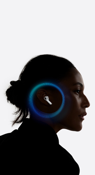 En person som använder AirPods Pro 3, ljudvågor kring örat