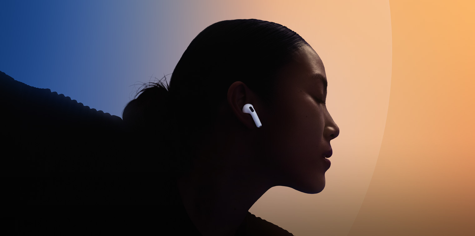 En dansare med AirPods 4 på sig