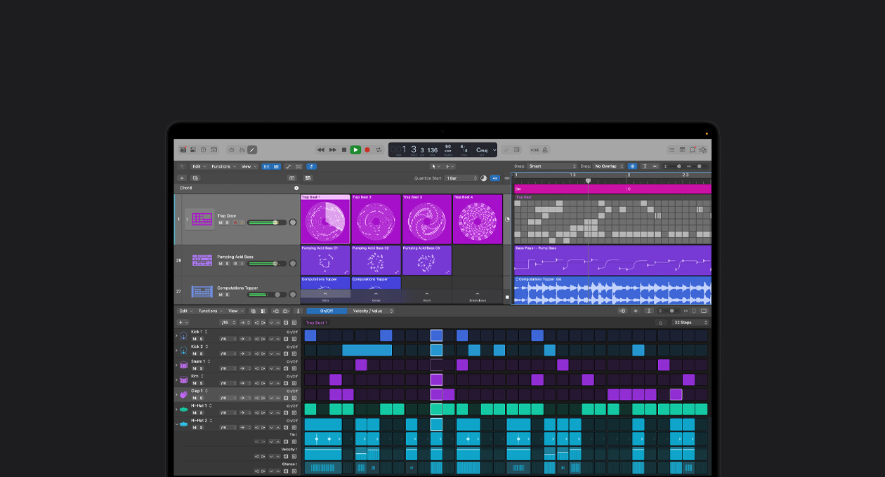 شاشة MacBook Pro مقاس 16 إنش، واجهة Logic Pro مع نافذة مفتوحة للموجات الصوتية Crunchy Synth: Piano Chamber وأدوات موسيقية ومؤثرات في الخلفية
