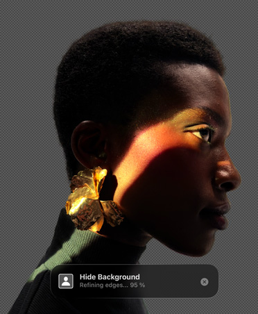 واجهة Pixelmator Pro مع صورة جانبية لسيدة، أداة Background Removal