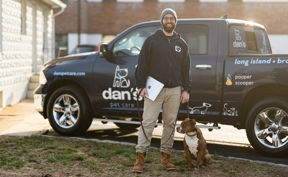 El negocio de Dan Reitman empezó como un servicio unipersonal de paseo de perros y ahora cuenta con 80 empleados.