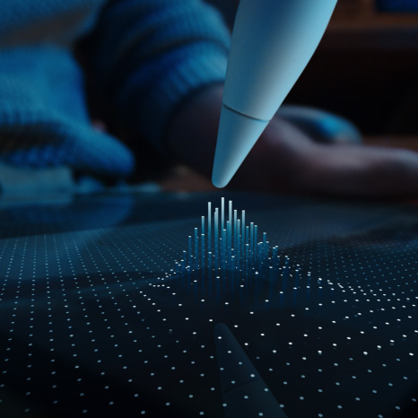 Apple Pencil Pro, iPad ekranının üzerinde geziniyor
