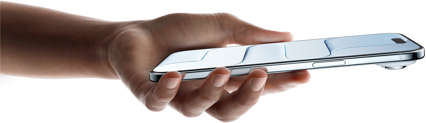 En hand som håller en iPhone Air, sedd framifrån, sedd från sidan, himmelsblå, mycket tunn profil, Dynamic Island: knappar, sidoknapp, kamerareglage