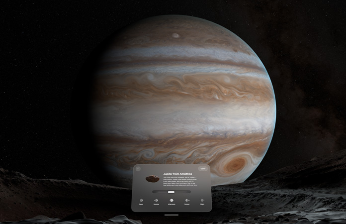 Apple Vision Pro 的環境模式，展示局部黑暗的木星