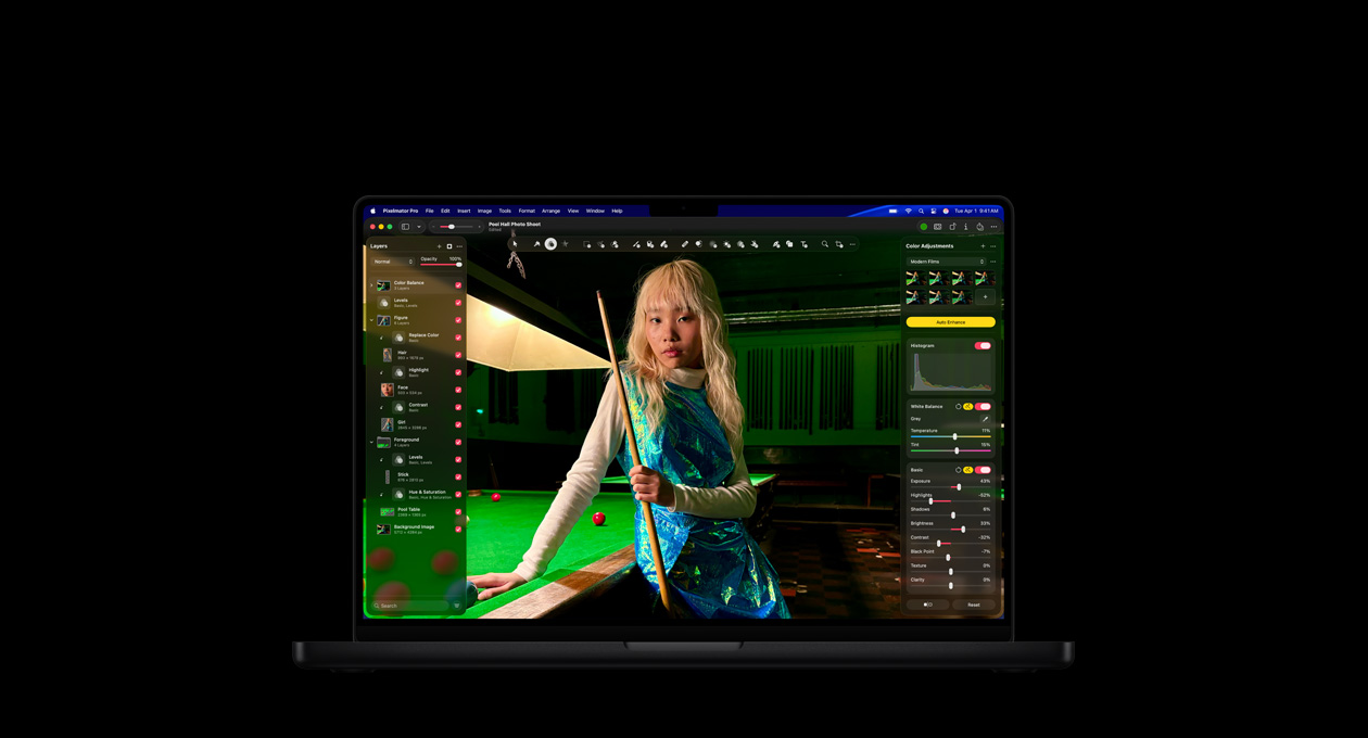Écran de MacBook Pro 16, photo d’une femme dans une salle de billard, outils d’ajustement des couleurs