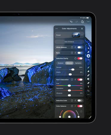 Écran d’iPad Pro 13, photo de rochers sur une plage avec des reflets bleus, outils d’ajustement des couleurs