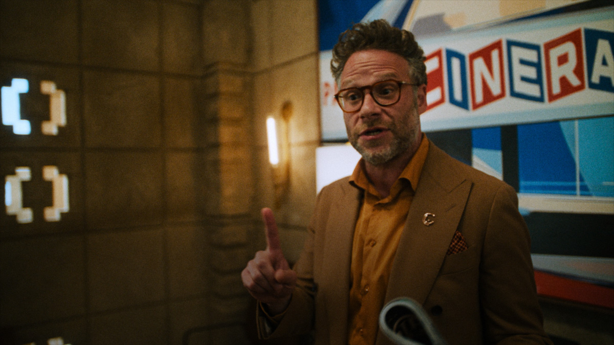 Un téléviseur à écran plat diffusant une image statique de la série « The Studio » disponible sur Apple TV